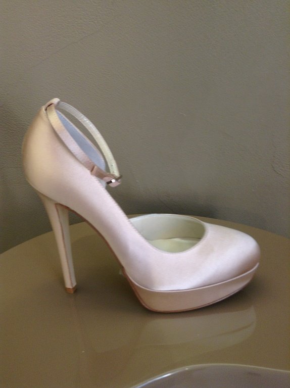 accessories-shoes-heels-boutique-wedding-comme-dans-un-reve-sarl-carouge-geneva